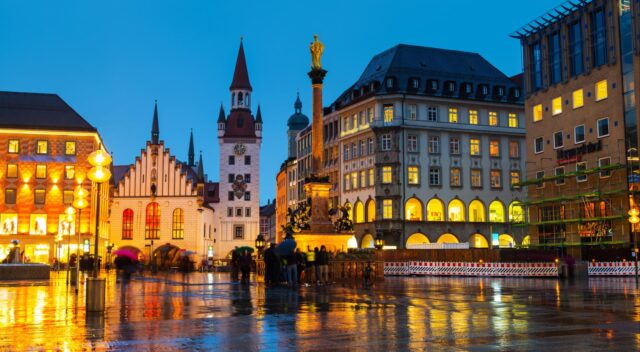 germany_munich_marienplatz_AdobeStock_114463007
